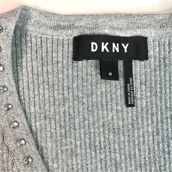 DKNY M Sparkly silver metallic thread grey ribbed V-neck knit top Size Medium - Picture 9 of 15
